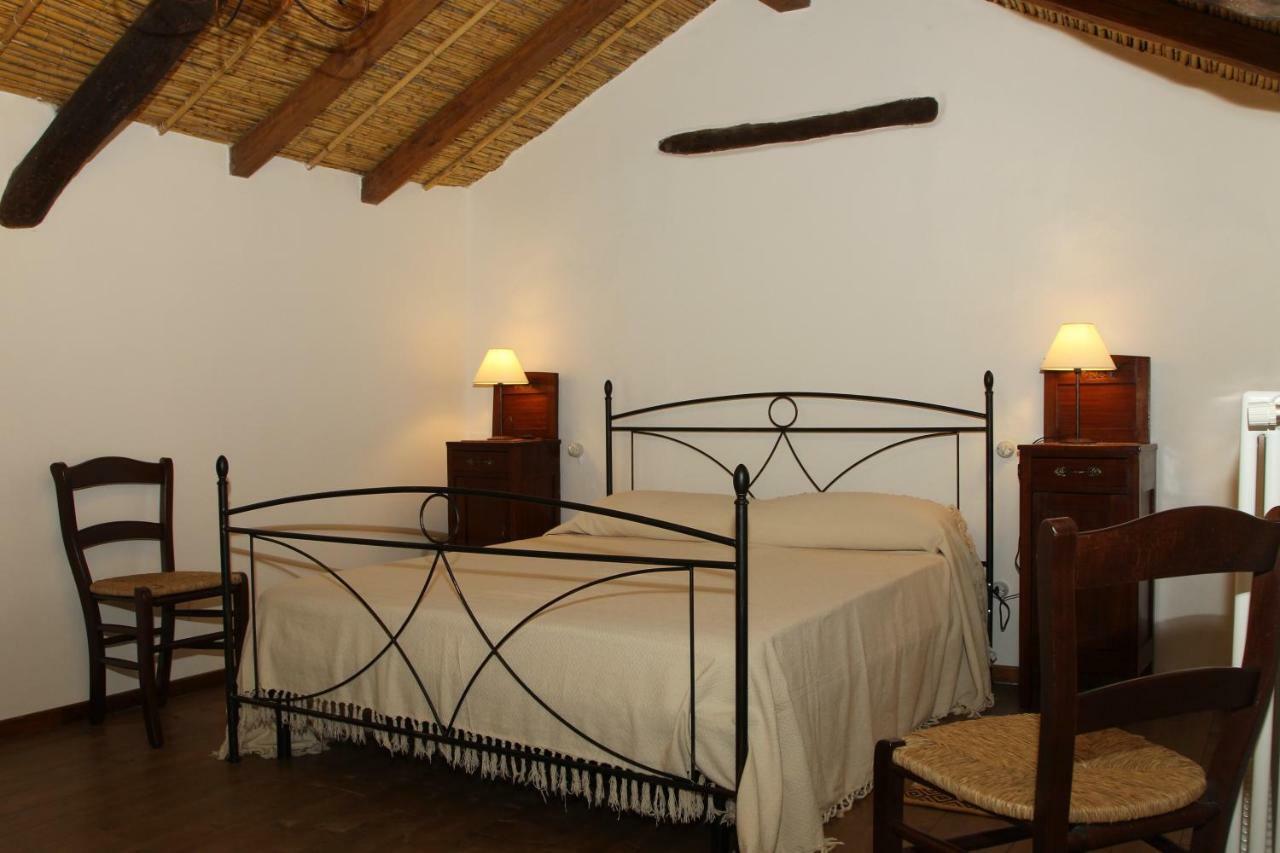B&B Charme Sa Pardina Orroli Bagian luar foto