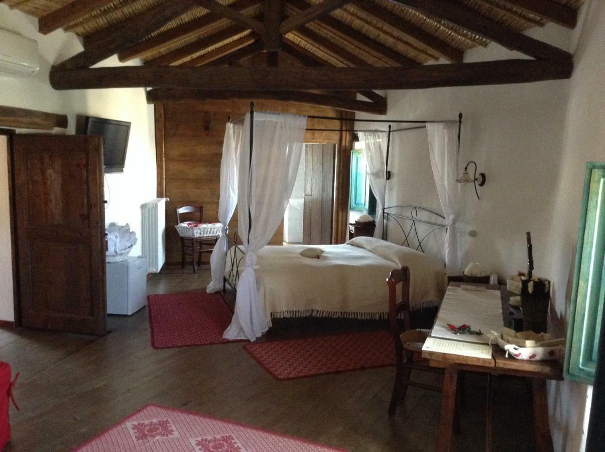 B&B Charme Sa Pardina Orroli Bagian luar foto