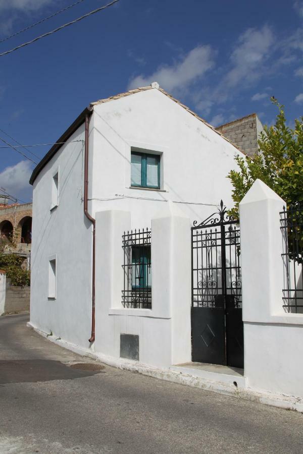 B&B Charme Sa Pardina Orroli Bagian luar foto